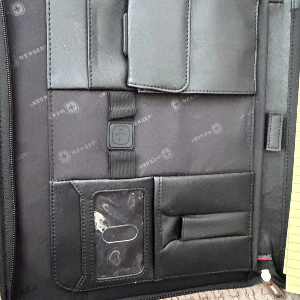 Leather Executive Swiss Gear CLIFFS Zippered portfolio. NWOT 2 Legal Pads Black